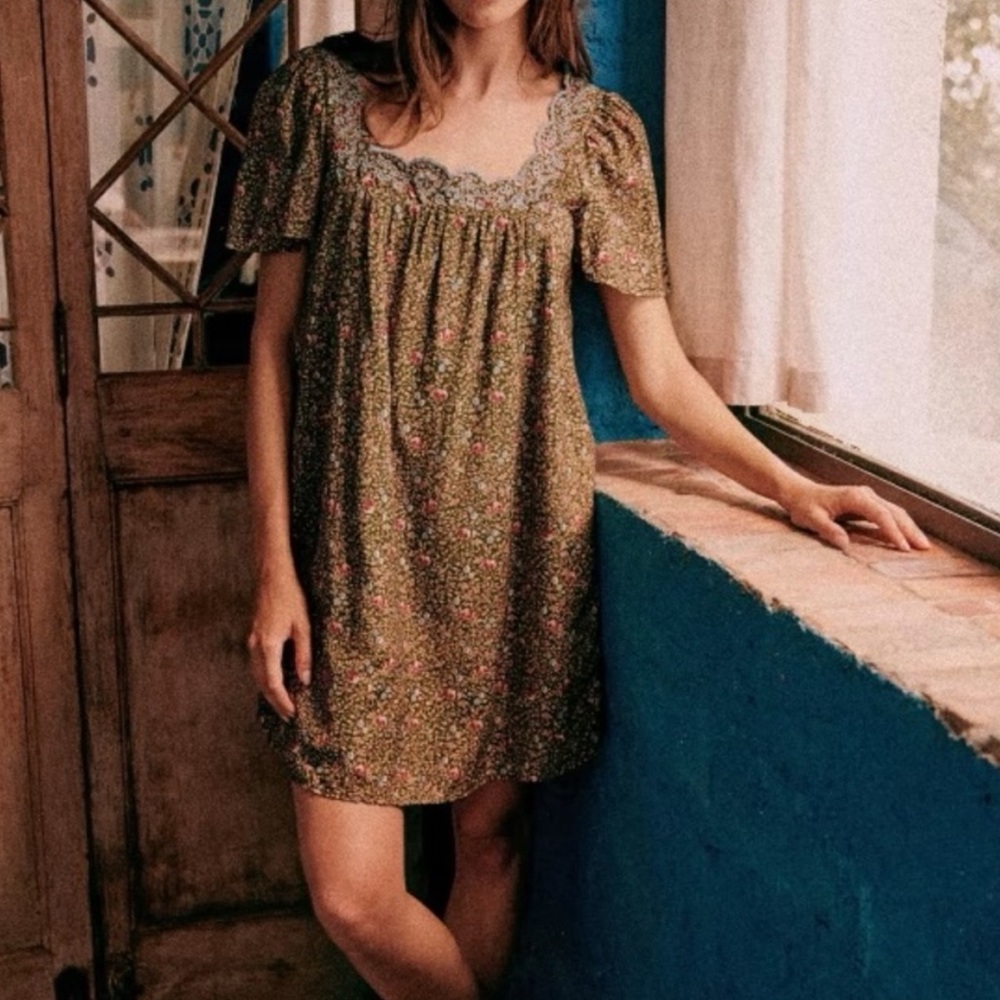 ISO Sezane Caitlin dress size 6,8 or 10 please help!